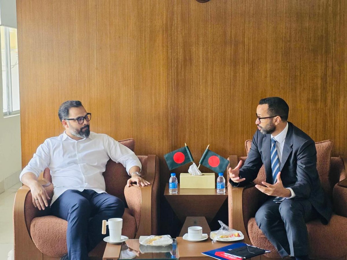 ilobangladesh's tweet photo. Advancing youth employment in Cox’s Bazar🇧🇩. @MaxTunonILO, @ilobangladesh Country Director and @bahlr, #ISEC Chief Technical Advisor, met with Md. Aminul Haque, State Minister, MoYS to share results - 25,000 women & youth benefited, 9,500+ trained, 7,500+ placed in jobs.
@ilo https://t.co/pfaqlWLV51