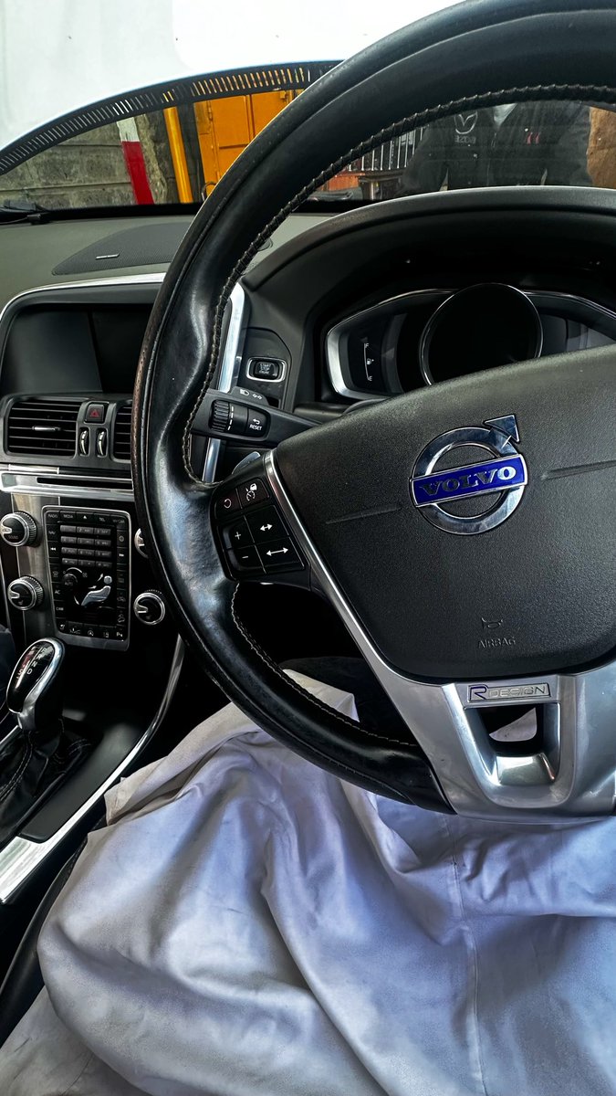 Robertoisscool's tweet photo. Unashika wheel hivi, stress inaisha
volvo xc60 2015 r design 🇸🇪
#kenyancar
#volvoforlife https://t.co/bEHwuTEHMf