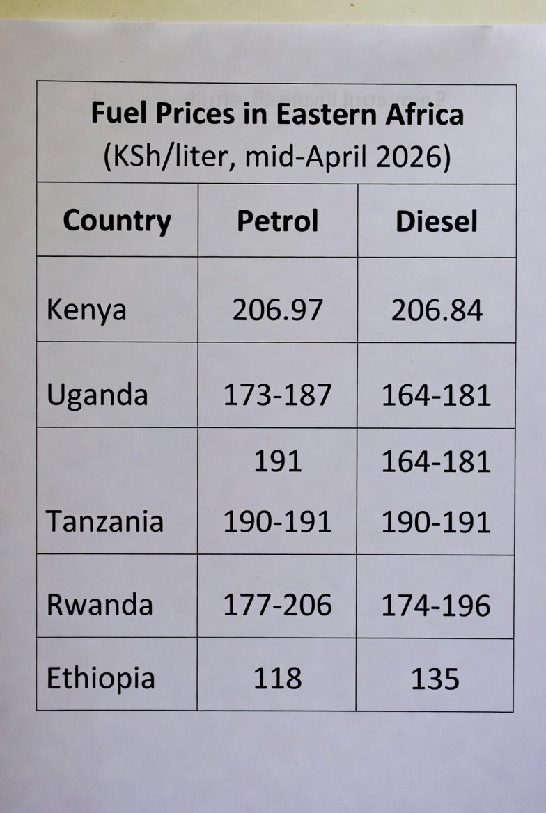 BΛBΛ FΣVΣЯ tweet media