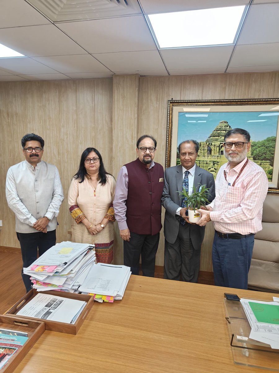 FhraiO's tweet photo. Strengthening the future of India’s hospitality and tourism sector through meaningful collaboration.

The FHRAI President Mr Surendra Kumar Jaiswal, Hony. Secretary Mr Garish Oberoi, HRANI General Secretary Ms Renu Thapliyal and FHRAI General Secretary Mr Jaison Chacko had the privilege of meeting Mr. Gyan Bhushan, IES, Senior Economic Adviser, Ministry of Tourism & CEO, NCHMCT, Government of India.

Together, we continue to work towards empowering hospitality, tourism, and skill development in the country.

#FHRAI #HospitalityLeadership #TourismIndia #MinistryOfTourism #HospitalityIndustry