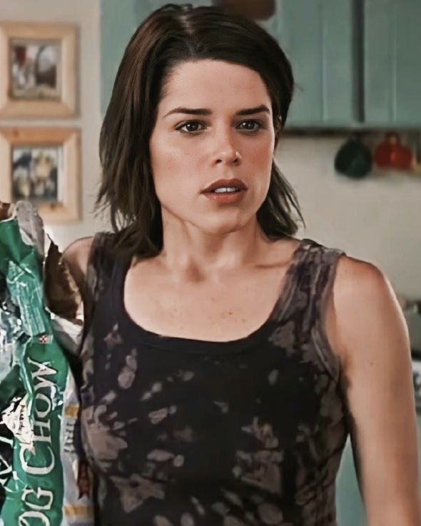 repeatrs's tweet image. Sidney's look in Scream 3 is my absolute favorite. 😎  #scream