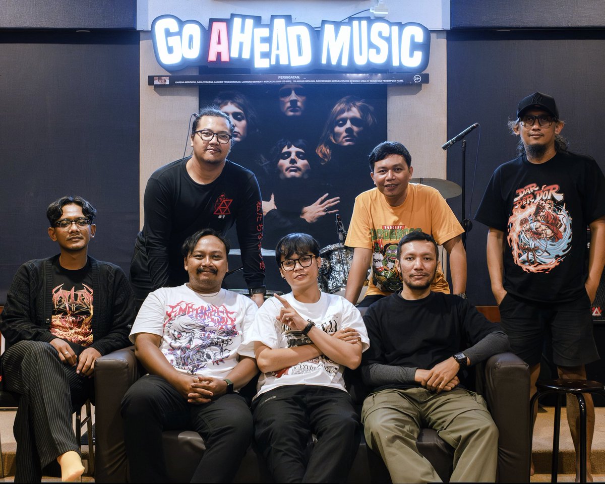somniumsaic's tweet photo. Live session digabung podcast bersama Podcast Darderdor di @bluesky_musicstudio 
Asline mek numpang guyon2 nang studio ae wkwkw 

📸 by @imam_fajari @Lkmnn_ 

#somniumsaic #PodcastDarderdor https://t.co/CmBLSkTjQK