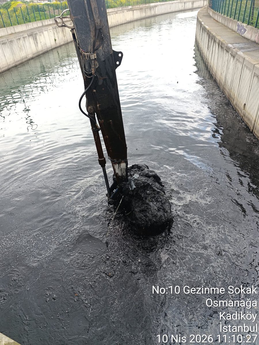 iski_kanal's tweet photo. 📍 Kadıköy – Kurbağalıdere batık kesiminde çalışmalarımız sürüyor.

Günlük 11.350 m³ deniz suyu sirkülasyonu sağlanarak derede canlılık artırılıyor, koku oluşumu engelleniyor.
Eş zamanlı yürütülen temizlik çalışmalarıyla teressubat birikimi kontrol altına alınıyor.

Bölgenin çevresel kalitesini ve altyapı dengesini kararlılıkla sürdürüyoruz.

Güçlü altyapı, sağlıklı çevre.

#İSKİ #KamuHizmeti #Altyapı #Kadıköy #Kurbağalıdere