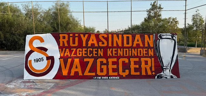 GS.Yönetimi, Kemerburgaz tesislerinde sıkıyönetim ilân etmiş diyorlar.O zaman TAKIMA, kaybettikleri puanlar yüzünden, SAYELERİNDE yazılı ve görsel  spor basınında  GALATASARAY'A  SARFEDİLEN HAKARETLERİ Gösterin. Biraz utanmaları varsa 5 maçı alır ŞAMPİYON olurlar.
💛❤️🦁
#Hedef26