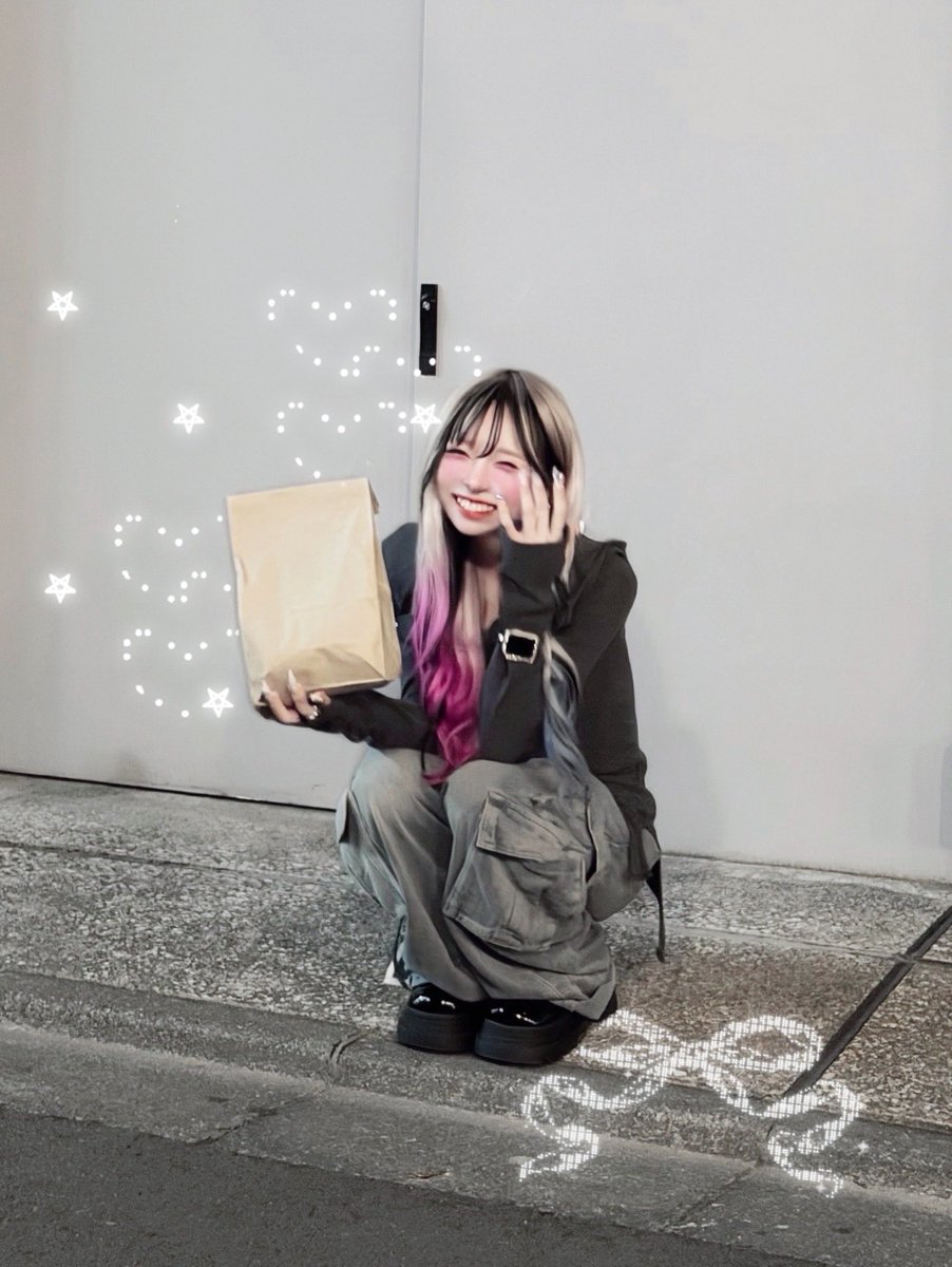 Liii▷🐝 tweet media