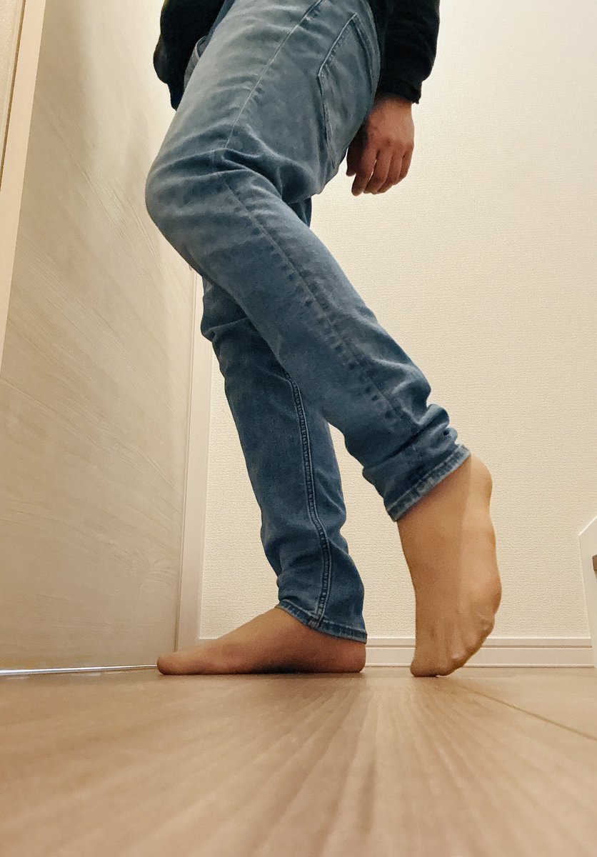 たまにはデニムにパンストもやってみた♪
これでパンプスあれば完成だけど。。
このファッションはおそらくやらないだろうなー😅

だってミニスカの方が好きだもん❤️
#足フェチ
#脚フェチ
#デニム
#パンスト
#女装
#女装さんと繋がりたい
#男の娘