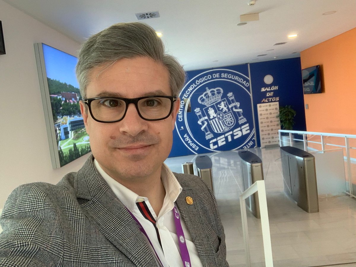 jlvazpol's tweet photo. ¡Muchísimas gracias al #CNPIC (@interiorgob) por su gran hospitalidad!
Hoy tocaba visita oficial en el marco del Proyecto ALACRÁN (@CSN_es).
Hemos podido intercambiar procedimientos e impresiones sobre la #ciberseguridad aplicada a #infraestructurascríticas nucleares. https://t.co/No2EjXRYny