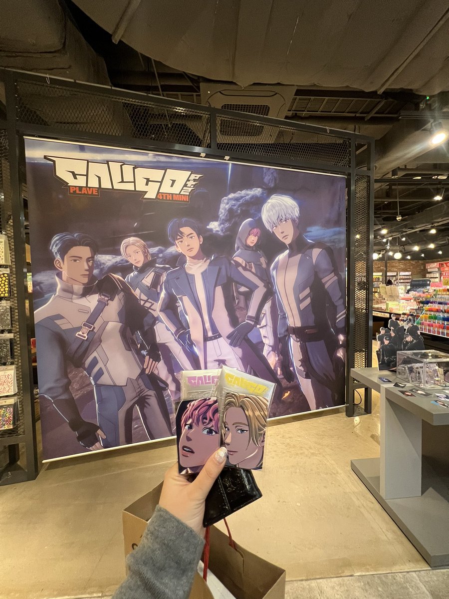 xxxwalnut's tweet image. YPBOOKs hongdae น่ารักมาก เลือกปกได้ + ออนนี่พนักงานเลือกการ์ดให้เลย ไม่สุ่ม น่ารักอ่า😭 มีใครจะฝากอีกบอกน้าเดี๋ยวมาซื้อให้ค่ะ