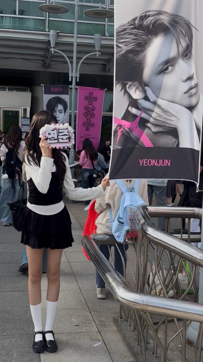 lzouyx's tweet photo. 쇼케이스 좋은자리 걸려서 너무 좋았다 ♡♡ https://t.co/PTTsr1oDc4