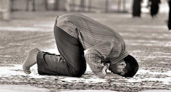 Allah'ın huzurunda katlananlar,
Dünyalık şeyler karşısında katlanmazlar.! #FreePalestine 🇯🇴🇹🇷