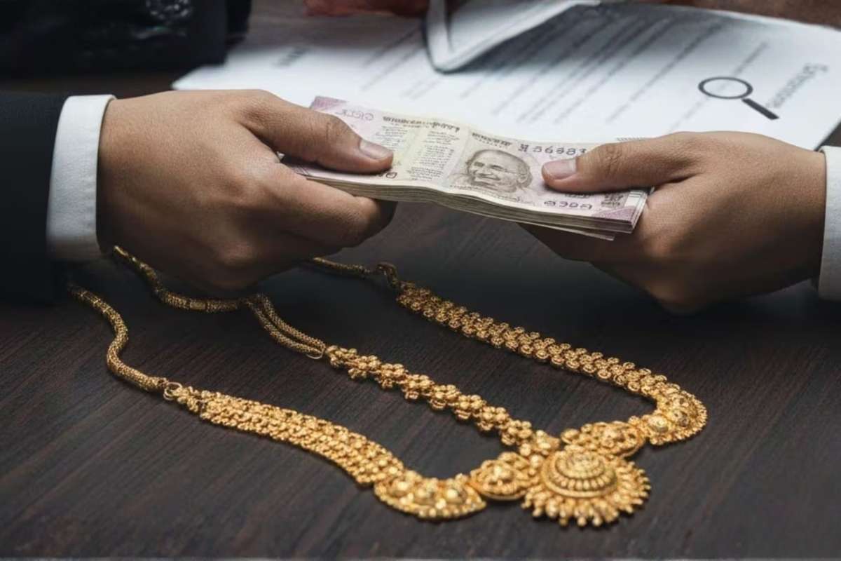 businessview01's tweet image. Gold loans in India are booming as rising gold prices boost borrowing, but bigger loans above ₹2.5L are seeing higher defaults. Lenders now face a critical balance between growth &amp;amp; risk management.

businessviewpointmagazine.com/gold-loan-surg…

#GoldLoan #IndiaFinance #Banking #CreditRisk #NBFC