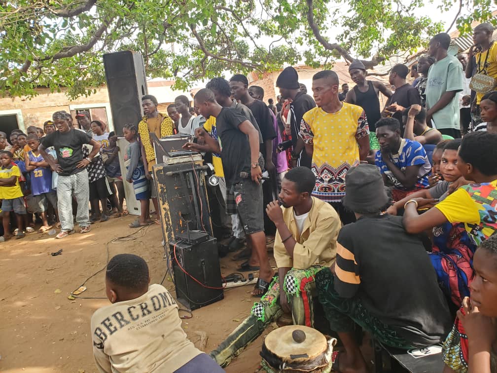 TIBmovement's tweet image. Across communities in Benue State today, comrades of the TIB Movement are actively conducting voters’ education, engaging citizens, sharing political awareness, and organizing people to reclaim their democratic power. 

#TakeItBack
#RevolutionNow