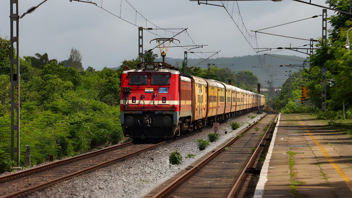 RailAnalysis's tweet photo. #PatialaLocoWorks awards Rs. 83.81 crore #contract to #HBLEngineering for advanced #Kavach 4.0 systems

Read more: https://t.co/WQ0bGmEDbo

#IndianRailways #Order #RailSafety #Infrastructure #RailModernisation #AutomaticTrainProtection #ATP #TCAS #Manufacturing #RailAnalysis https://t.co/DyZcQcmcb8