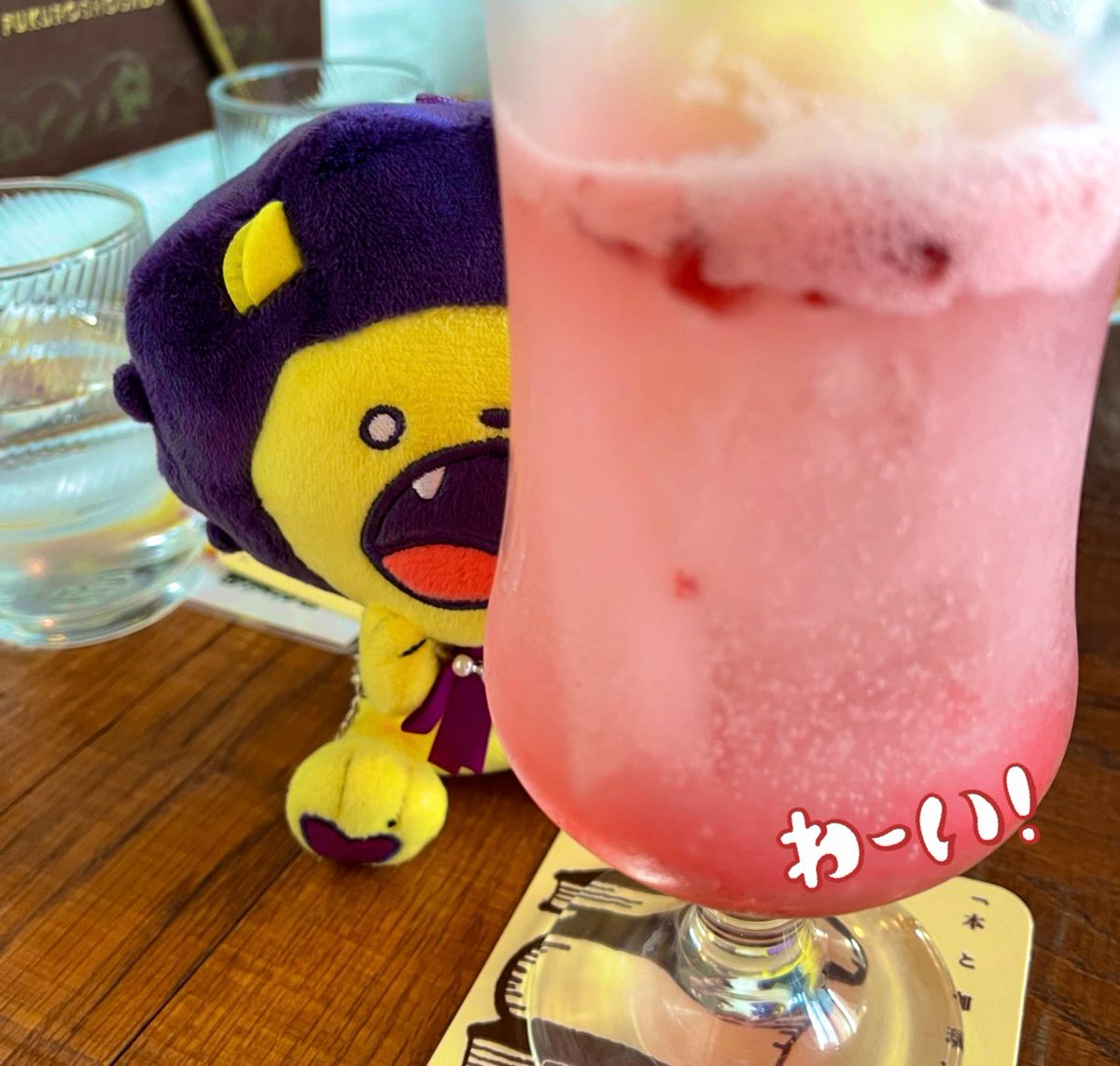 リリイベの日はフォロワーさん達と素敵なお店でゆっくりお話ができました！
不慣れで緊張もしましたが憧れの機会に恵まれた事も皆さんとのお喋りもすごく楽しくて嬉しくて、幸せな一日になりました✨
アフターまで素敵な思い出です☺️

緊張している私をじっと見つめるあんぐりくん🦁🍹