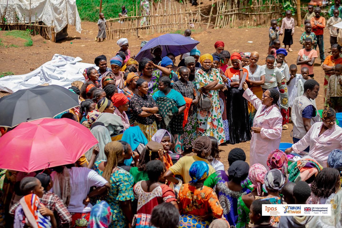 Patriciakapapa's tweet image. #SudKivu | Dans la zone de santé de Miti-Murhesa, les femmes déplacées internes ont bénéficié d’une campagne de @MakokiYaMwasi sur la SSR, les services de #PF et la distribution de kits de dignité, suscitant joie et espoir.
*#SiteAvancé*
*#AccèsFacile*