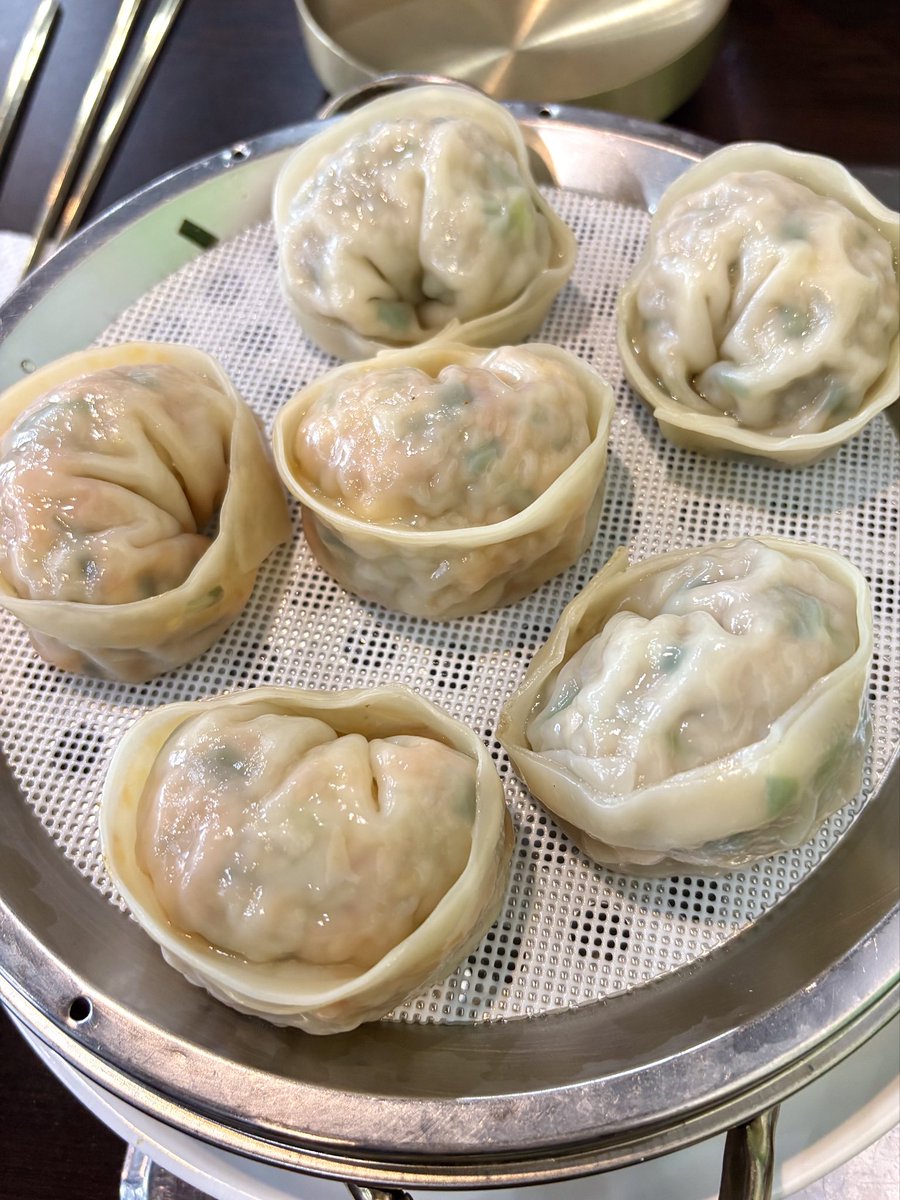 먹돈이 tweet media