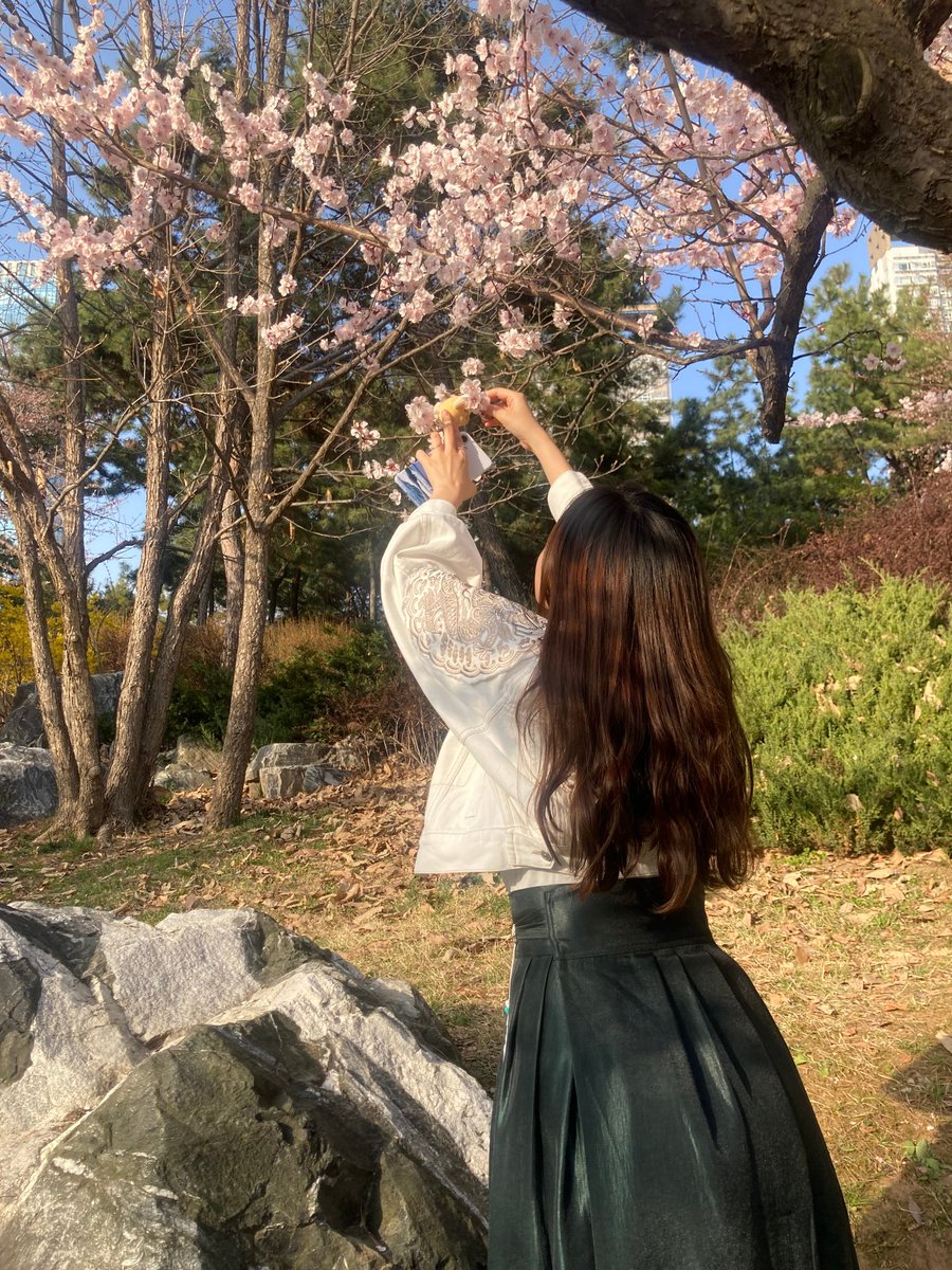 백룡 잘 입고 있어요..... 💕 친구가 넘 예쁘대서 생일선물로 친구에게도 사주기로 했어요 ..💕