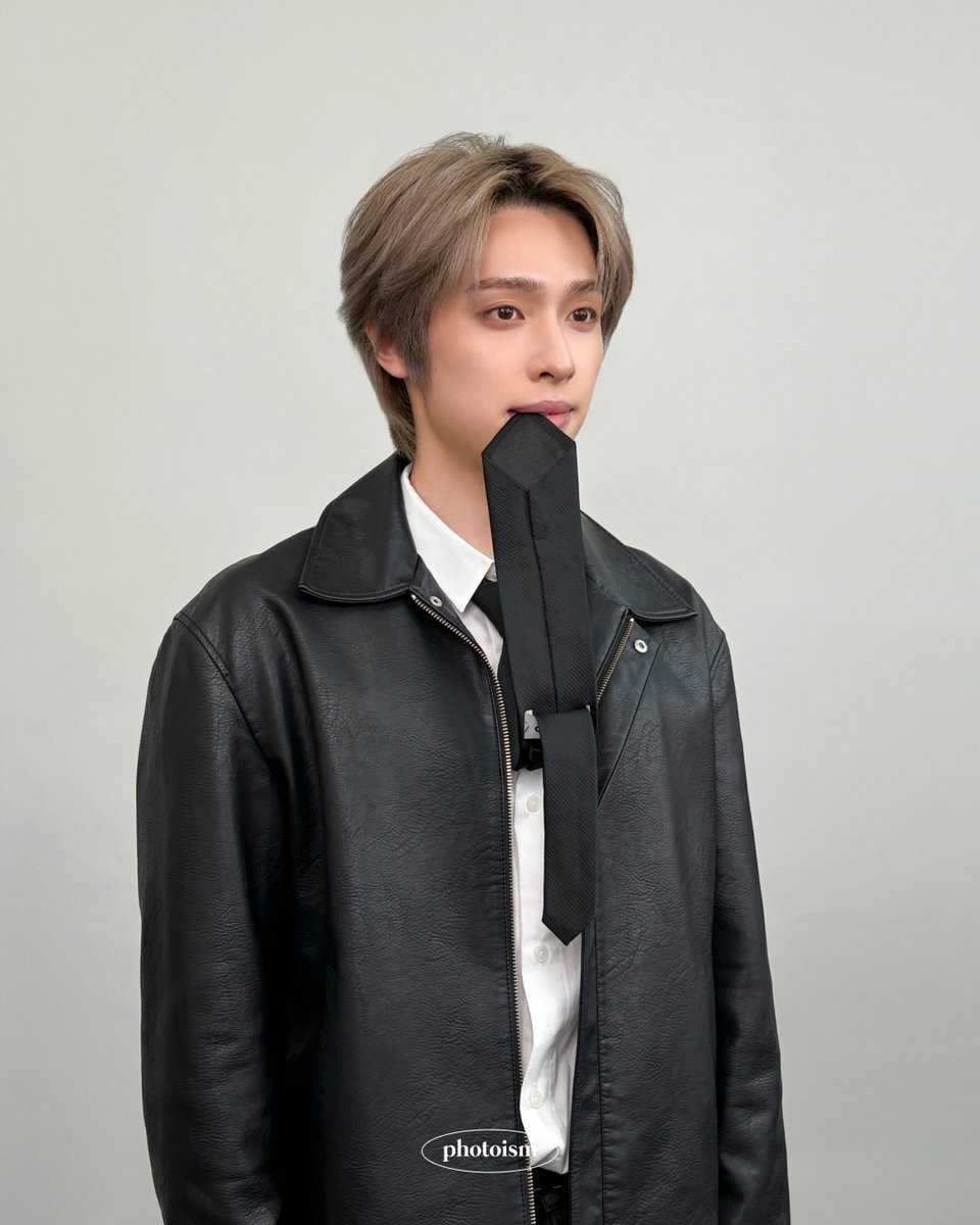 PHOTOISM BEHIND tweet media