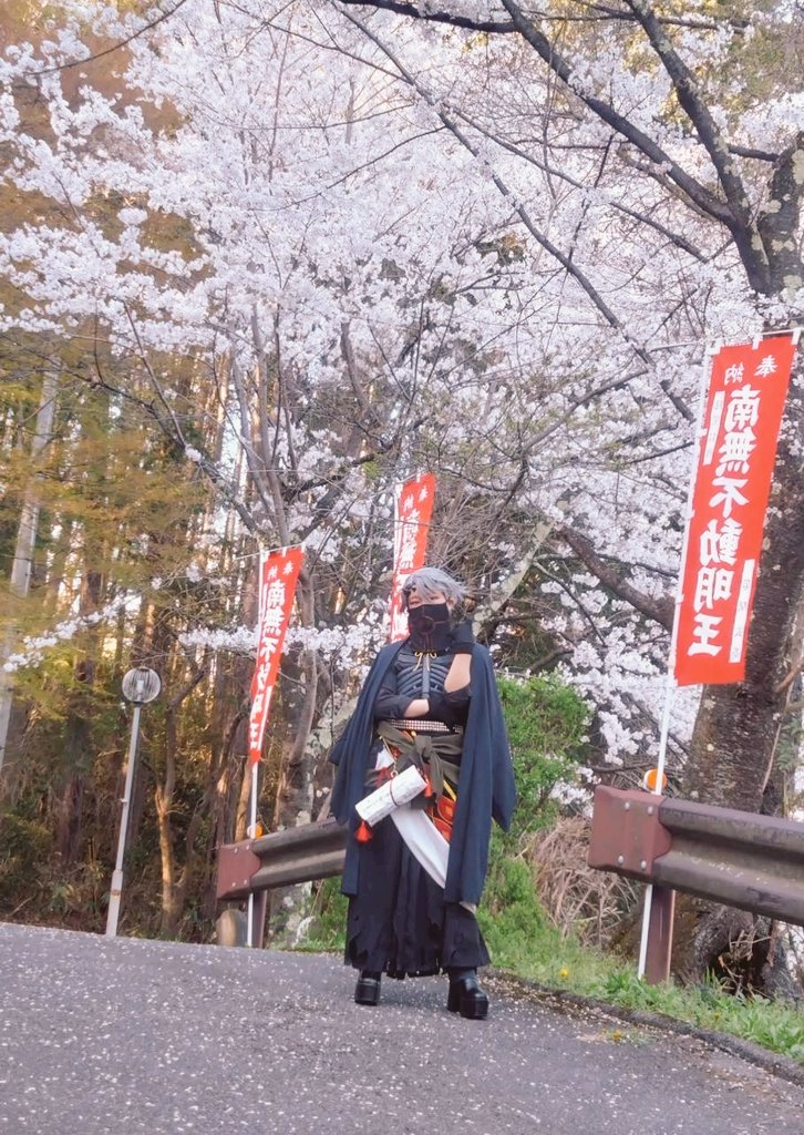 【⚠cosplay】
第5人格/納棺師　鬼

人生という終点は――

📷️:理人
※お寺から特別な許可を得て撮影しています
成田山 蓮華不動院 様
#すわコス部