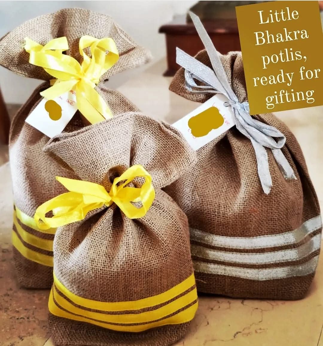 Shelleysub's tweet image. Throwback to various occasions when our Bhakras were gifted as party favours.....  

#zarinssecrets #parsispicesandcondiments #homemadewithlove #parsifamilyrecipes
Find us on Instagram @zarinssecrets