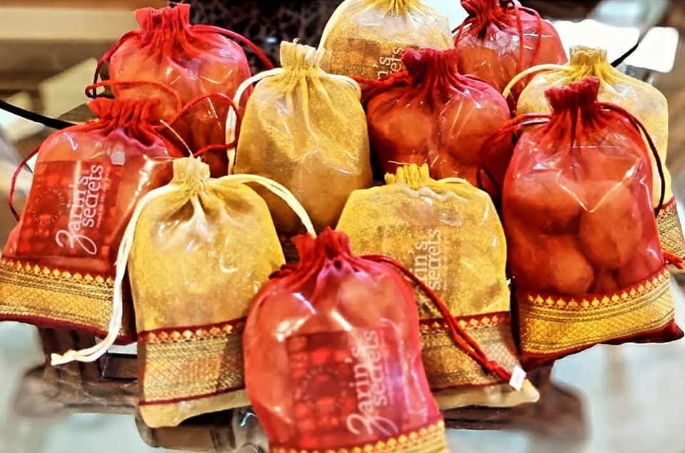 Shelleysub's tweet image. Throwback to various occasions when our Bhakras were gifted as party favours.....  

#zarinssecrets #parsispicesandcondiments #homemadewithlove #parsifamilyrecipes
Find us on Instagram @zarinssecrets