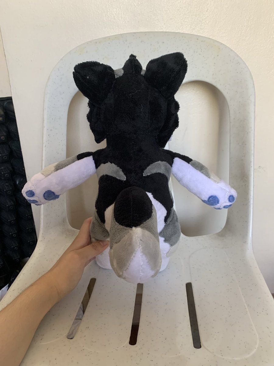 NattosBeans's tweet image. Hey yalls! It’s been a while! 

A new plushie has been born and their name is Mikko! 

This one was really fun to make! 
Look at all those markings! 
So many colors I believe it was 5 or more! 

Quite a complex plushie but everything looks really good! ❤️

#furryfandom #plushie