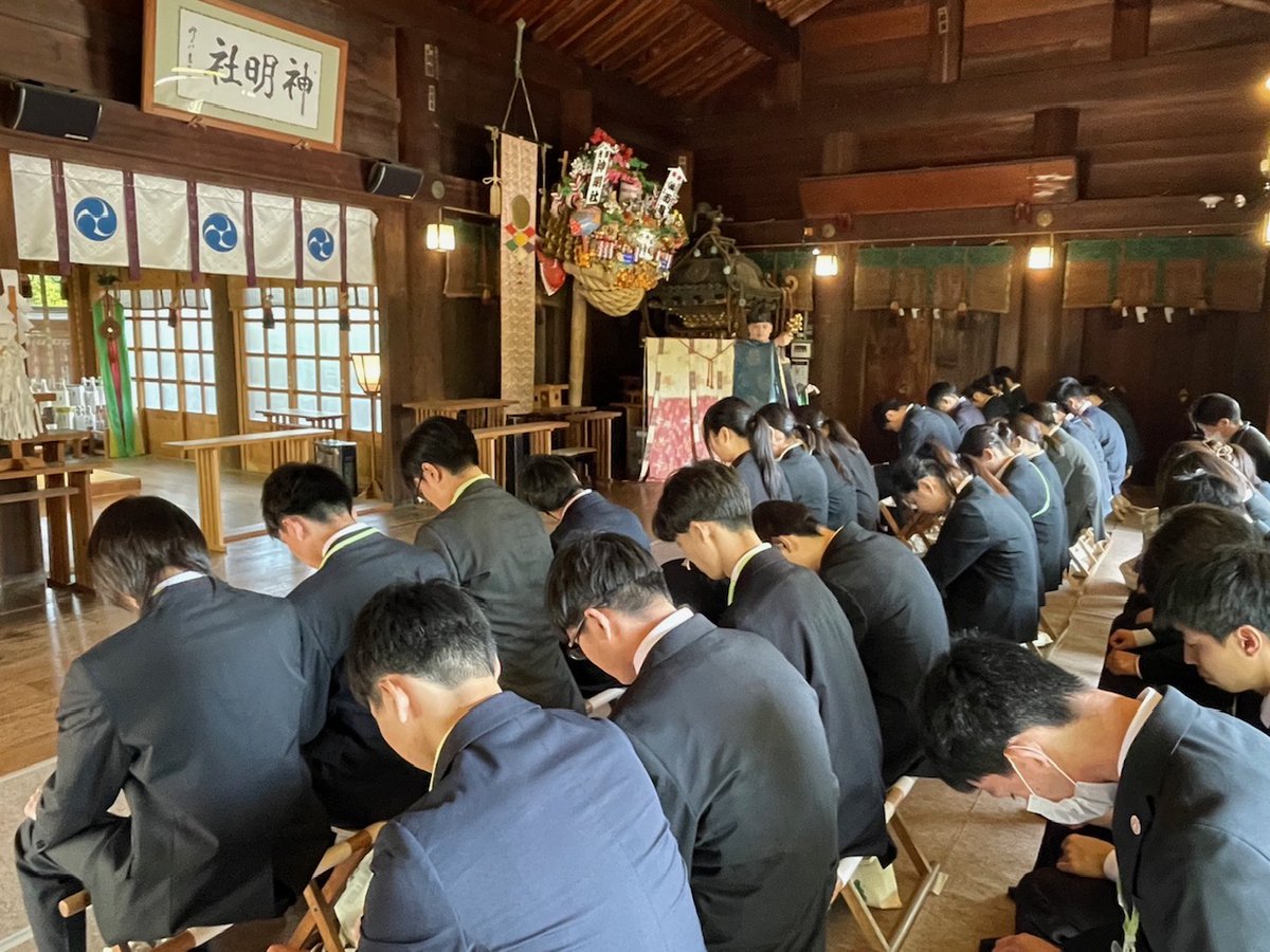 所沢航空記念公園で就職出陣式を挙行いたしました。 就職を勝ち取るための決意として一人ずつ決意表明行いました。 その後、所澤神明社で合格祈願を行いました。 全員、就職勝ち取るぞ👊 #所沢航空記念公園 #所澤神明社 #埼玉動物海洋専門学校