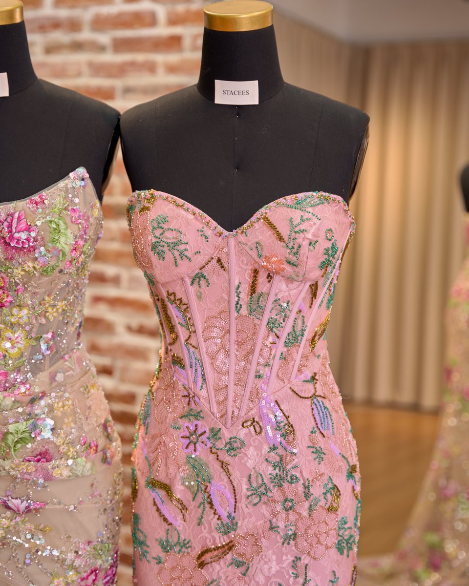 Staceesofficial's tweet image. Who needs a pot of unique folral when you can find the perfect prom dress at Stacees? 🌈🍀✨

Your lucky prom dress is waiting!

#stacees #prom #promdresses #straples #sequineddress #prom2026 #slit #floraldesign