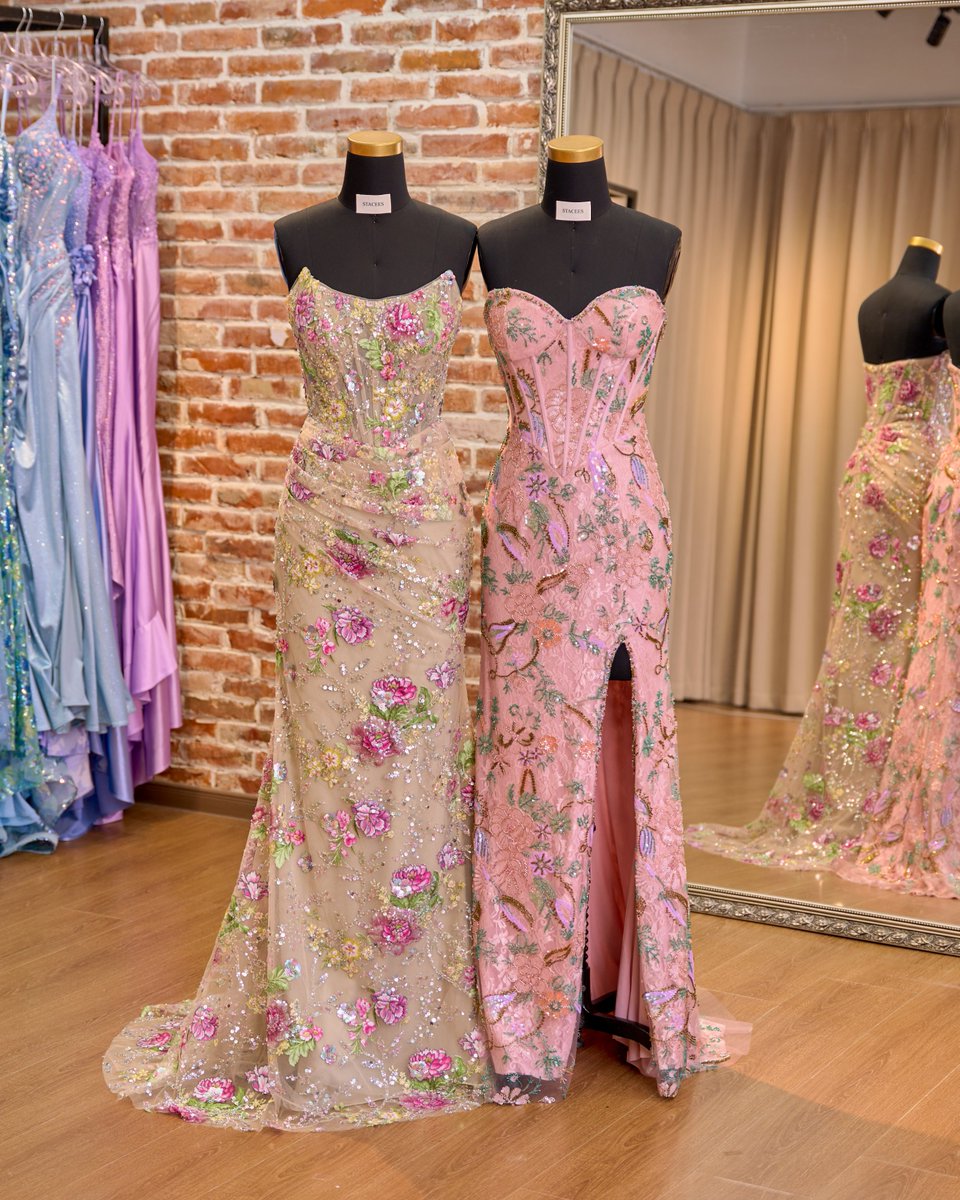 Staceesofficial's tweet image. Who needs a pot of unique folral when you can find the perfect prom dress at Stacees? 🌈🍀✨

Your lucky prom dress is waiting!

#stacees #prom #promdresses #straples #sequineddress #prom2026 #slit #floraldesign