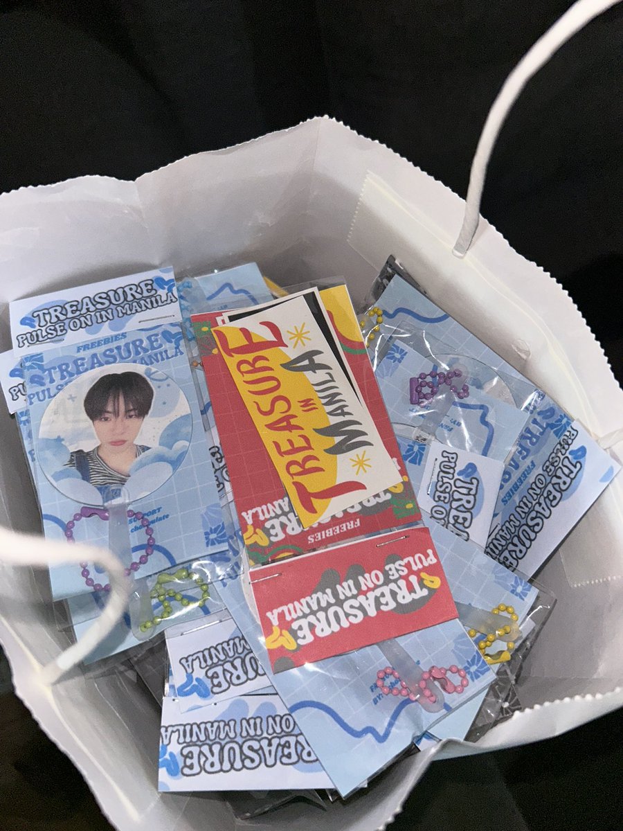 finally!! natapos ko na i-pack lahat. ubusin niyo to ah 200pcs din tooo 

#PULSE_ON_IN_MANILA
#TREASUREinManila