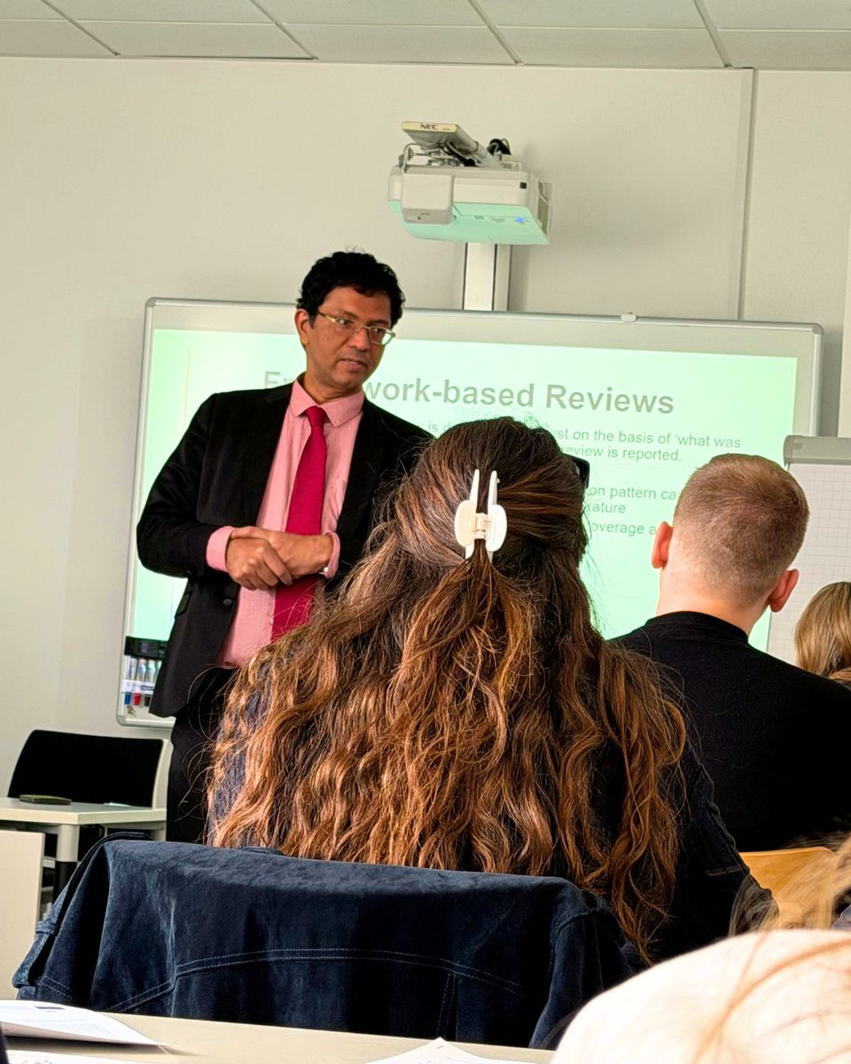 WebsterVienna's tweet photo. A day dedicated to ideas, exchange and research in action 📚✨

We welcomed Prof. Dr. Justin Paul from the University of Puerto Rico, who led two insightful seminars on publishing in the age of AI and systematic literature reviews.

Thank you for your visit, Dr. Paul! https://t.co/bfgMIcRXi9