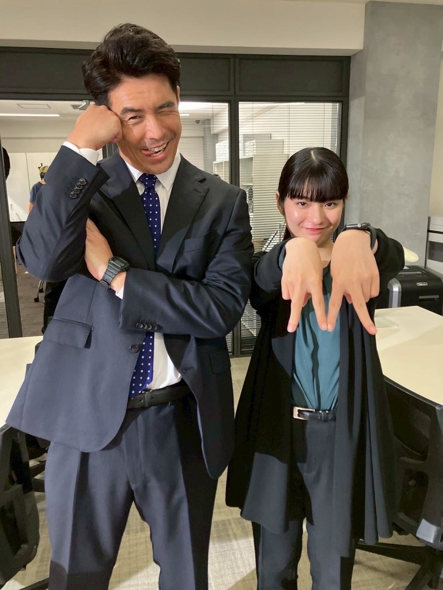 ⏻まだまだ #おかわりリブート を召し上がれ⚡️

＼💭伊藤英明さんのウラ話💭／

監察官登場で緊張感MAXのシーン！
その裏側でお茶目なお二人を発見📸

このシーンの撮影中、
監督がなかなかカットをかけず
アドリブでお芝居を続けることがありました👀
寺本が儀堂の秘密を話す…！？なんてことも