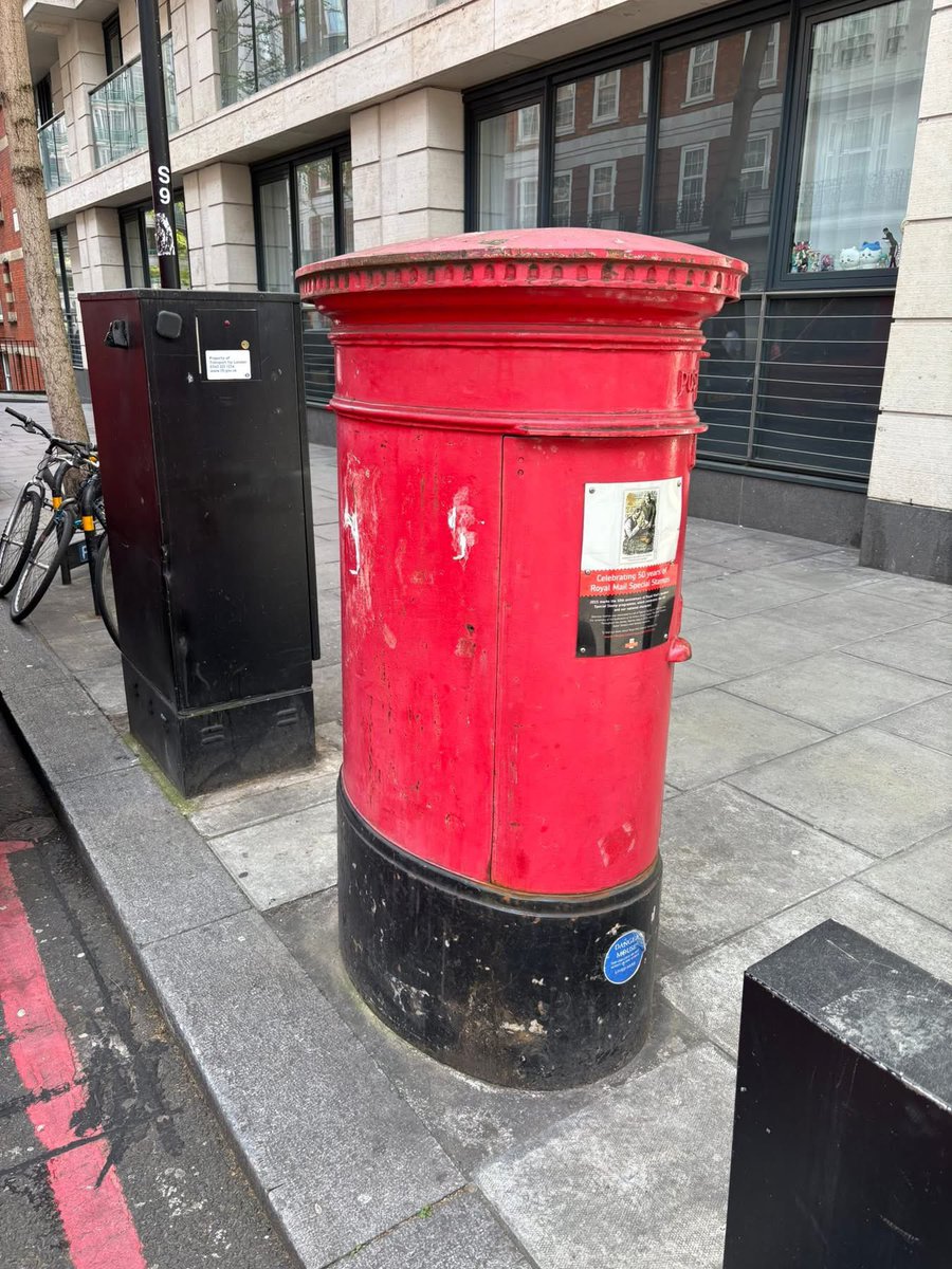 Made me smile . Don’t ever say i don’t bring you pictures of the most profound landmarks of London! 🐭