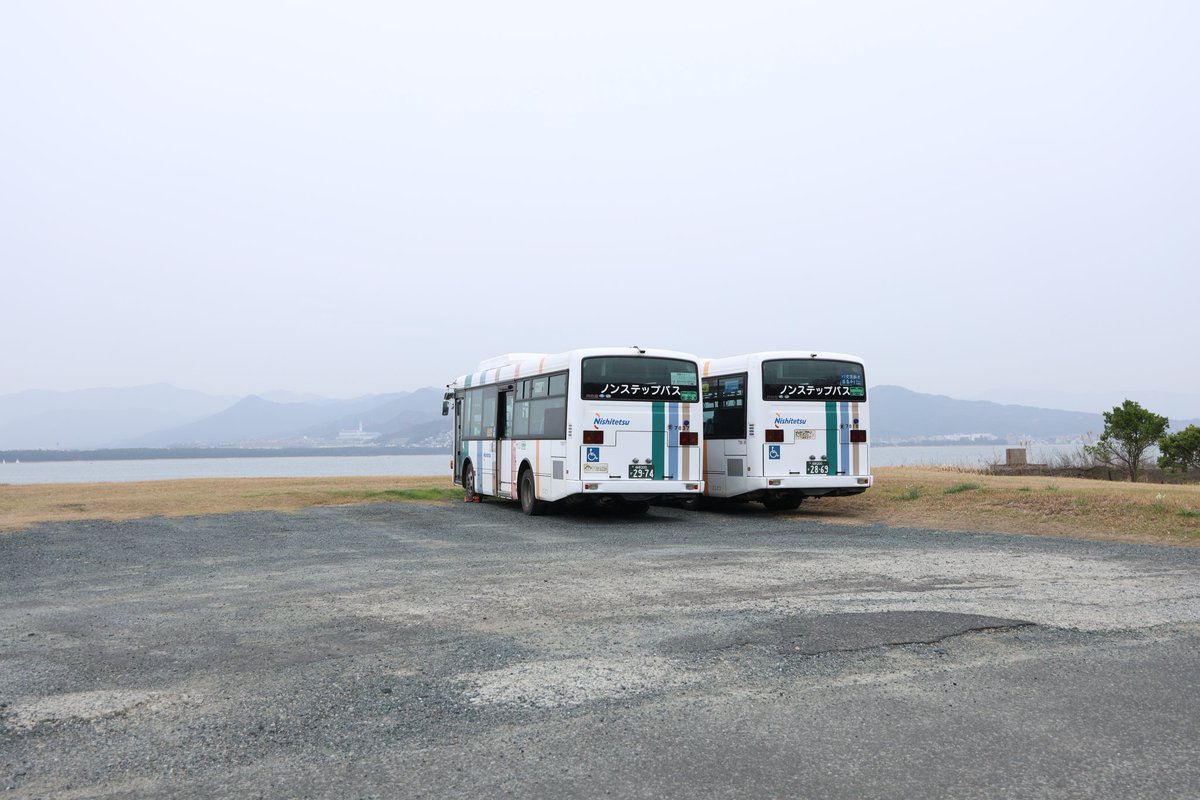 max3056F's tweet photo. 西日本鉄道　龍の宮の車庫？
@福岡県福岡市西区能古
能古島内線を担当する出先車庫なのでしょうか。訪問時は1台稼働、2台お休み中でした。対岸の愛宕浜営業所までは船で10分ほどです。
撮影:2026/2 https://t.co/IuoyNMt9yl