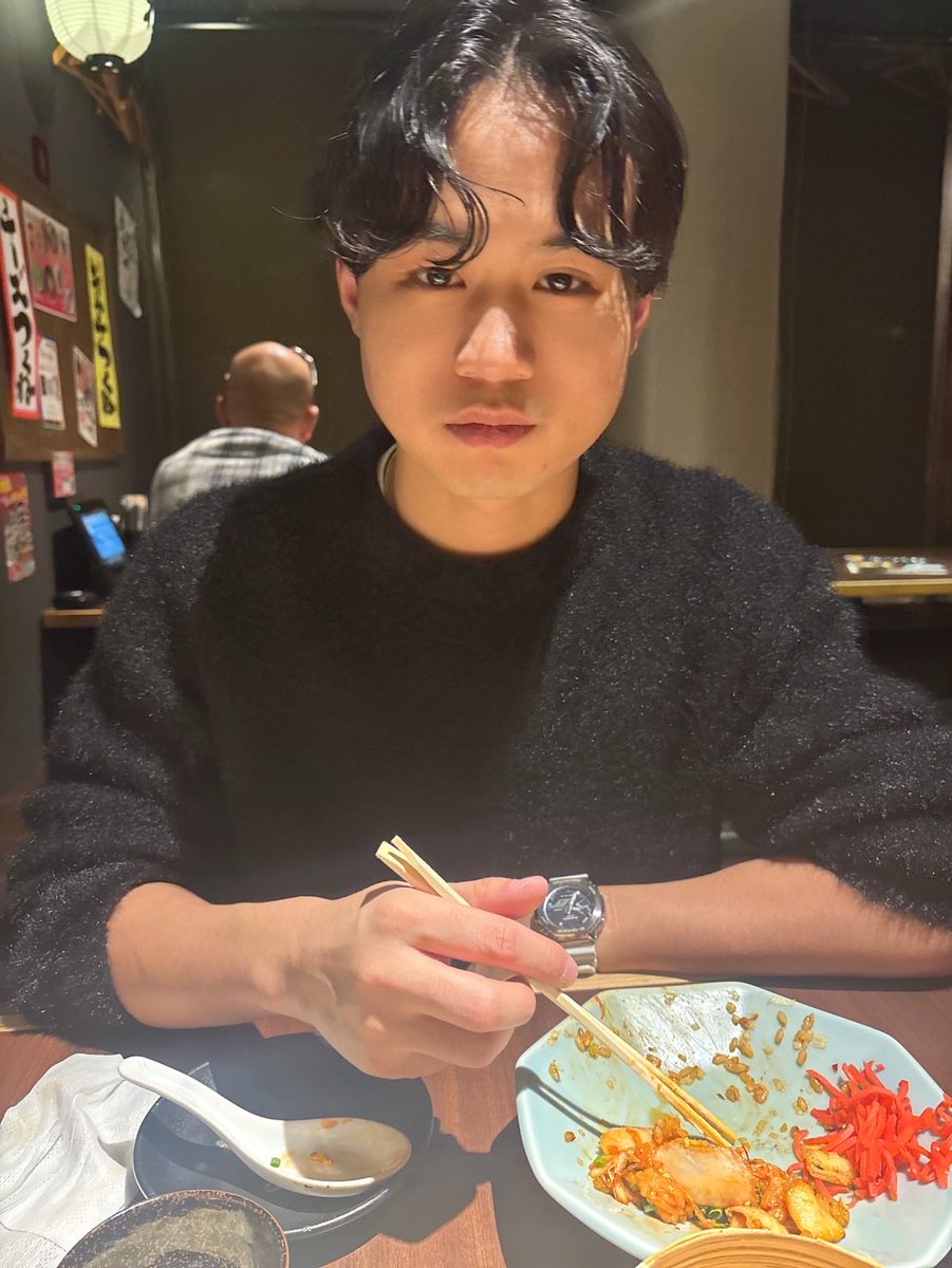 boooooom4502's tweet photo. 【拡散希望】  
恋人が札幌で行方不明になっています。4日間連絡が取れておらずとても心配しています。2日目で行方不明者届を出しましたが新しい情報がありません。

・26歳男性（中国出身）  
・4月11日（金）夜23:30頃、飲み会・カラオケ後にタクシーに乗車  
・その後会社にも出勤しておらず、連絡が取れていません  

【最後の目撃情報】  
札幌市中央区  
カラオケ歌屋 北3条店前に停まっていた  
白色の旧型セダン型のタクシー（GOロゴあり）に乗車

【特徴】  
身長：160cm前後  
体型：普通  
髪型：黒髪センター分け  
服装：黒いパーカー、デニムのズボン、白とグレーのナイキの靴  

どんな些細な情報でも構いません。  
見かけた方、心当たりのある方はご連絡いただけると助かります。

DMまたは警察までご連絡ください。  
ご協力よろしくお願いいたします。
#拡散希望 #行方不明 #札幌