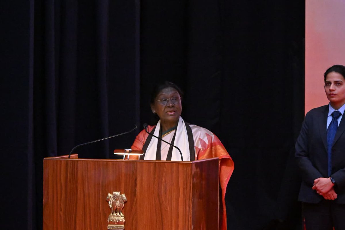 InfoNagpur's tweet image. 🇮🇳 राष्ट्रपती द्रौपदी मुर्मू : “संशोधन, जिज्ञासा व निरंतर शिकण्याची वृत्ती आत्मसात करा; वैद्यकीय क्षेत्रात करुणा व नैतिक मूल्ये जपा.” 
🎓 AIIMS Nagpur चा दीक्षांत समारंभ उत्साहात; 210 विद्यार्थ्यांना पदवीप्रदान
#Nagpur #Convocation2026 @rashtrapatibhvn @MahaDGIPR @CMOMaharashtra