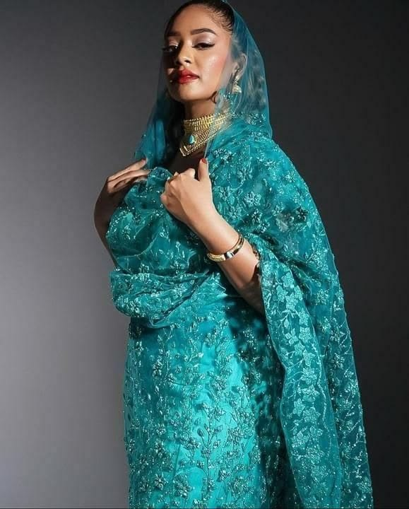 mymone ali tweet media