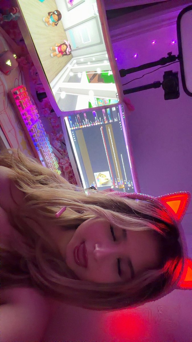 Royale Luna tweet media