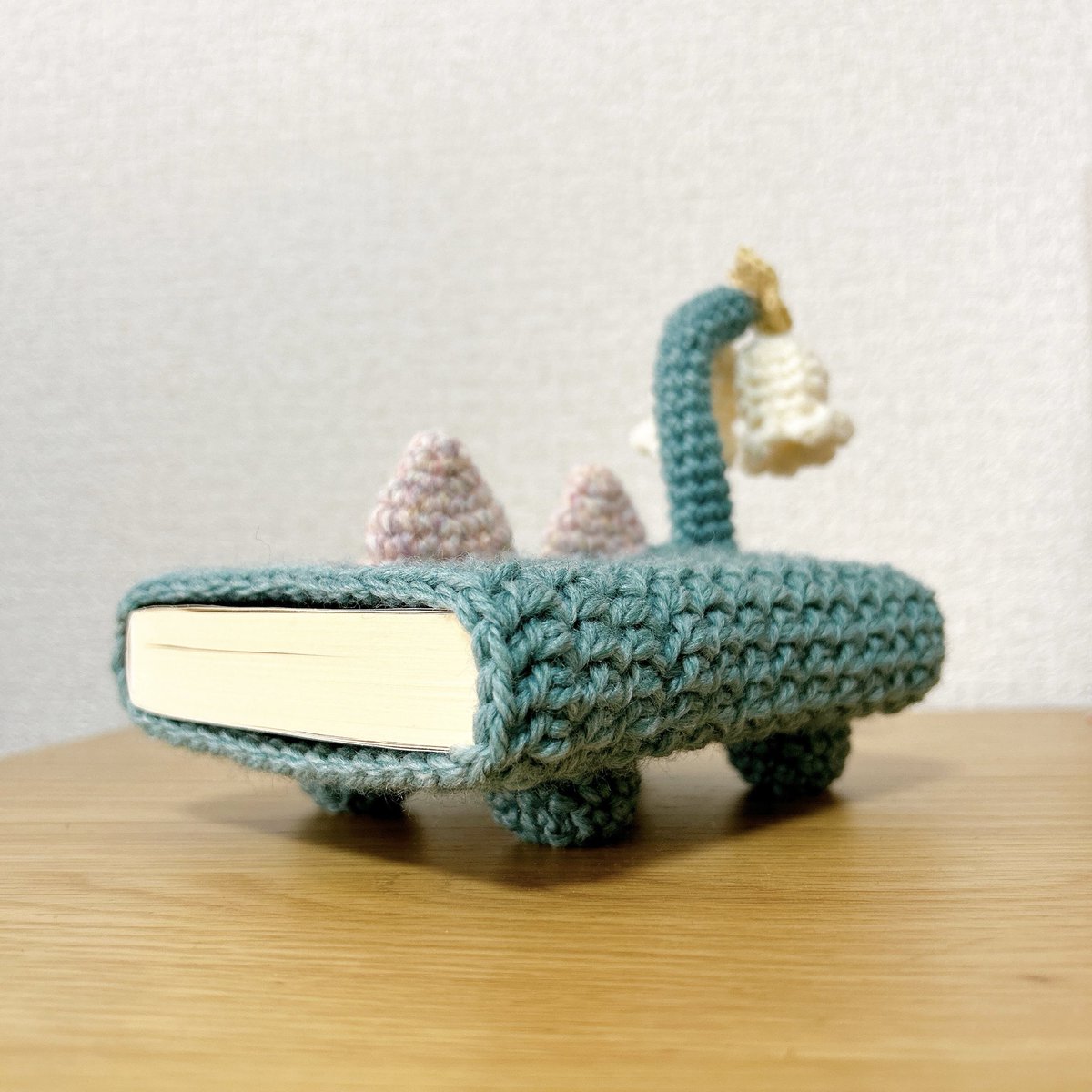 tokia_handmade's tweet photo. 文庫本融合ぬい販売開始しました🦖📖´-
tokiaからは定番の鈴蘭シッポと
新作のたんぽぽシッポを
1点ずつ出品しています🙌🏻

https://t.co/uu3FVzVaEF https://t.co/PXaSWPpzEy