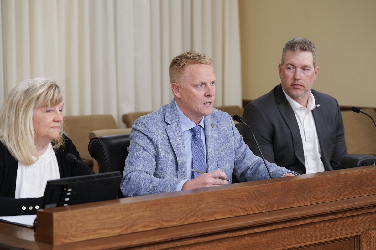 MyersVote's tweet image. Infrastructure needs are growing across Minnesota and right here in Your Backyard. Grateful to Mayor Whalen for highlighting the urgent need for improved safety and accessibility along Highway 7.   This is a true community effort.
#togetherwecan #solutions #yourbackyard #safety