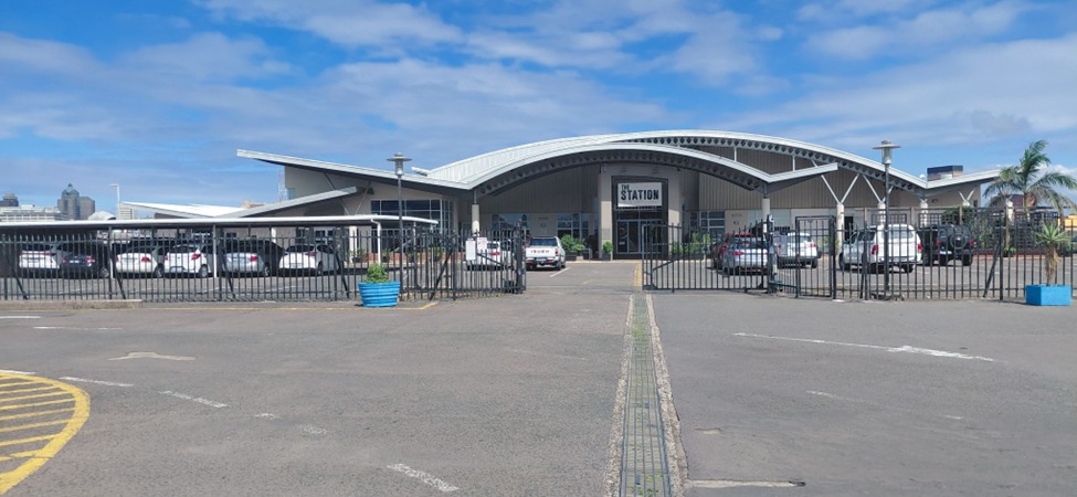 IntersiteInvest's tweet image. Opportunity in the heart of Durban 🚉
Commercial space available at Durban Station — ideal for events, conferences &amp;amp; more.

📩 kznleasing@prasa.com
donald.ndlovu@prasa.com
☎️ 031 813 0011 / 082 786 2498
#PRASAIntersite #Durban #CommercialSpace #BusinessOpportunity  
@PRASA_Group