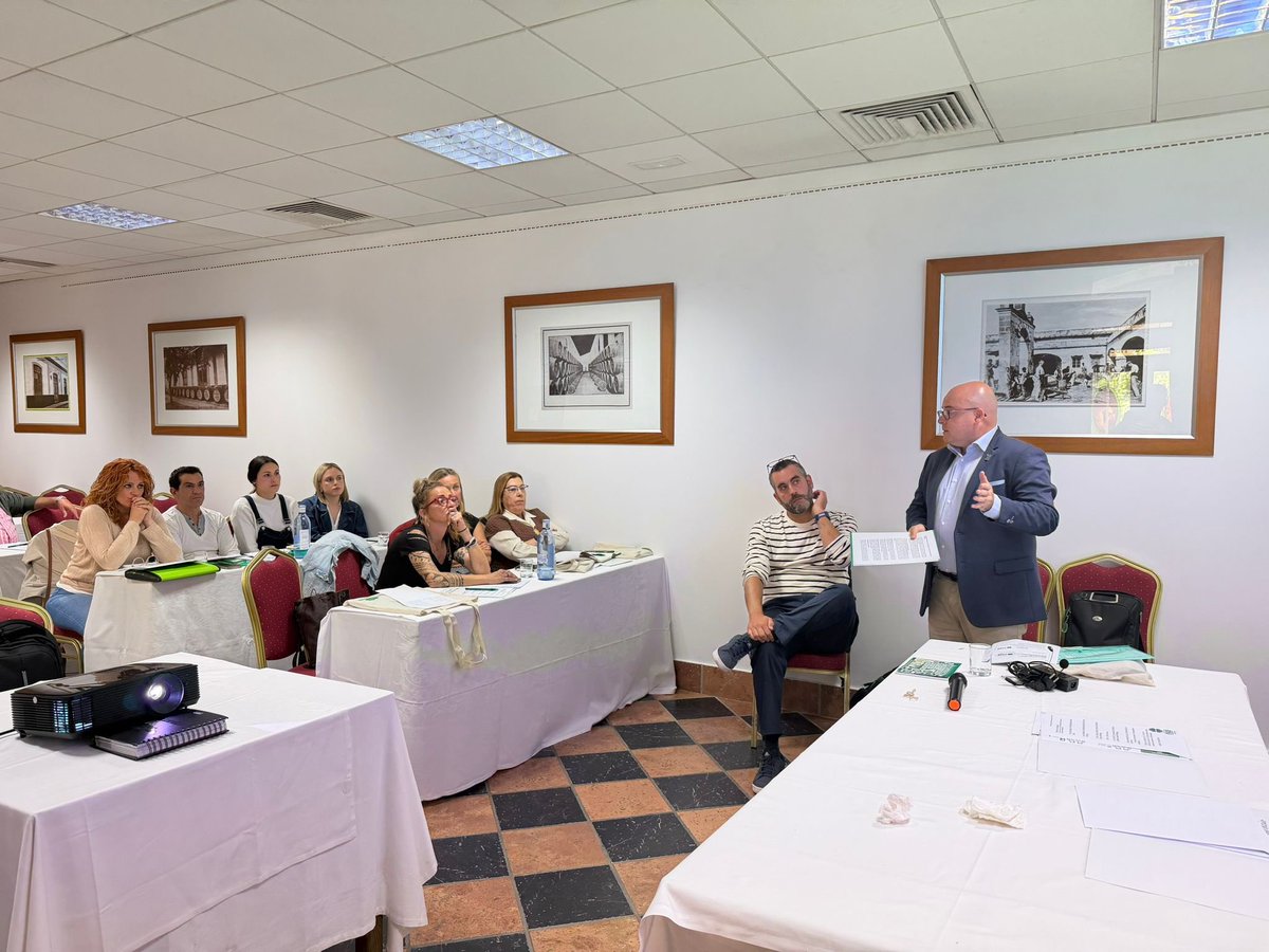 FSIECadiz's tweet photo. 🍀FSIE CÁDIZ🍀
Hoy, 15 de abril, se ha celebrado en Cádiz la I Reunión de Delegados de Discapacidad, donde hemos tenido una mañana de formación acompañados de nuestros compañeros de FSIE Málaga, Representación de ASANSULL y nuestro Secretario Autonómico. Gracias por todo ! https://t.co/UlPJFS10CM