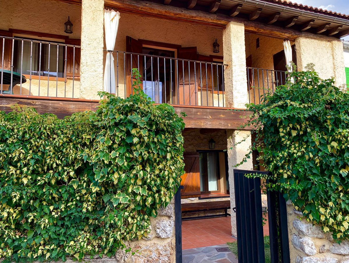 SierraNortecom's tweet image. En Casas Rurales Valle de El Paular (Rascafría) vas a vivir una estancia muy agradable😍 SierraNorte.com/valle-paular

Hay plazas para el Puente de Mayo 

#puente #mayo #alojamiento #dormir #turismorural #escapadas #madrid #rural #sierrademadrid #SierraNorteMadrid #SierraNorteDeMadrid