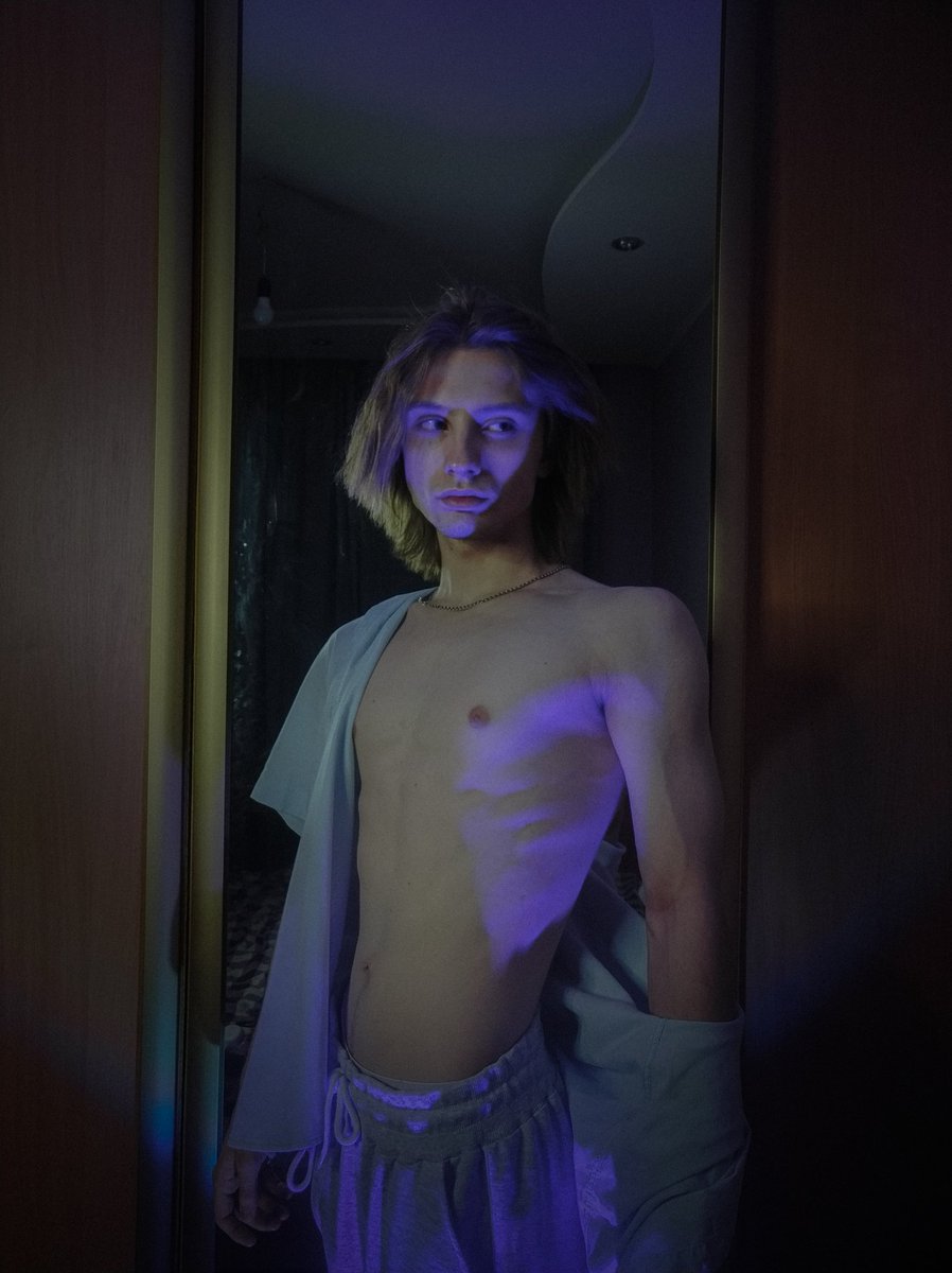 Daniel Bond tweet media