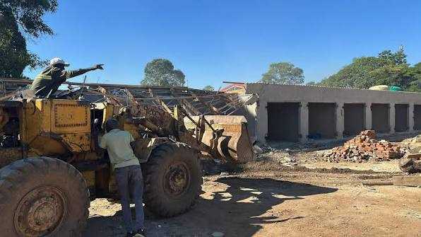 zimbabwewriter's tweet image. Mabelreign residents have issued a 72-hour ultimatum over alleged unlawful development on public car park land, demanding full disclosure of approvals and records.

zimbabwenow.co.zw/articles/22211…

#Mabelreign #Harare #Zimbabwe #LandUse #Transparency #BreakingNews