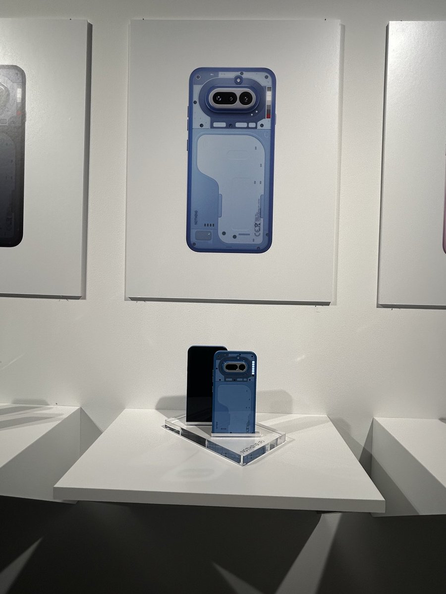 kanetweet's tweet photo. 会社の近所でNothingのイベント

何世代にも渡り、潔いワンサイズのスマホ。

だからこそ10万円切る値段で出せるんだろうけど、気持ち大きいんだよね…

ともかく、Nothingはキーヴィジュアルの写真が凄く良い
デザインドリブンの会社は見ていて元気をもらう。
かくいう私も、1ユーザーです https://t.co/FJtcXPij2N
