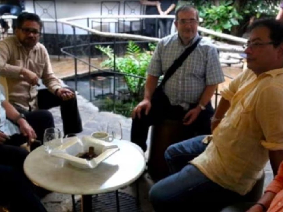 Que hace <a href="/petrogustavo/">Gustavo Petro</a> y <a href="/IvanCepedaCast/">Iván Cepeda Castro</a> con Delincuentes condenados y reconocidos a nivel international.