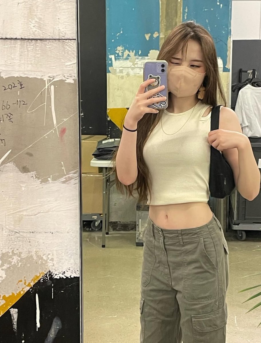 sg midriffs tweet media