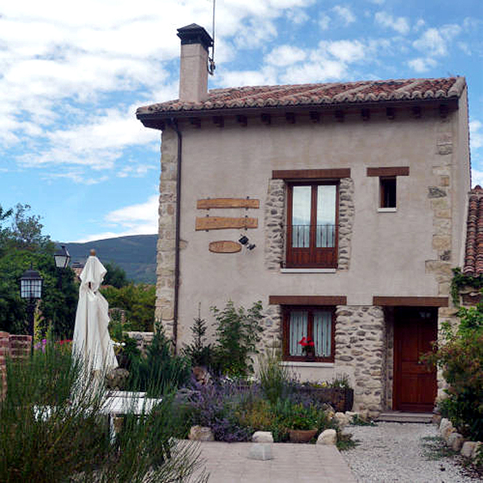 SierraNortecom's tweet image. Este Puente de Mayo desconecta en Alojamientos El Refugio de la Saúca 😍 SierraNorte.com/refugio-sauca

Están en Alameda del Valle 🥰 Hay plazas libres

#puente #mayo #alojamiento #dormir #turismorural #escapadas #madrid #rural #sierrademadrid #SierraNorteMadrid #SierraNorteDeMadrid