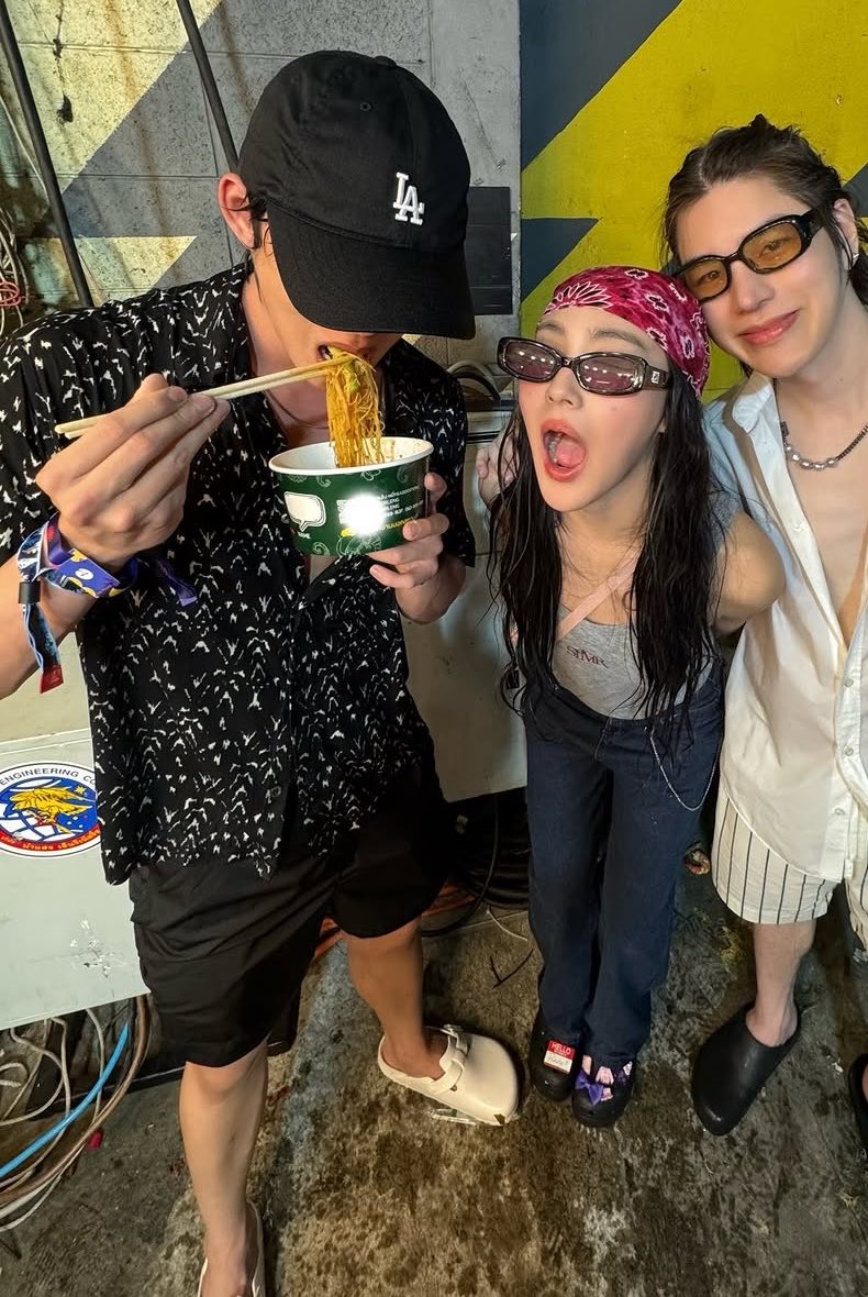 bluestsilkties's tweet photo. On Est : #est_rvp #เอสศุภ — with @BIRKENSTOCKUSA
Birkenstock® Boston EVA Rubber Clogs in Eggshell https://t.co/2N17ZEvie1